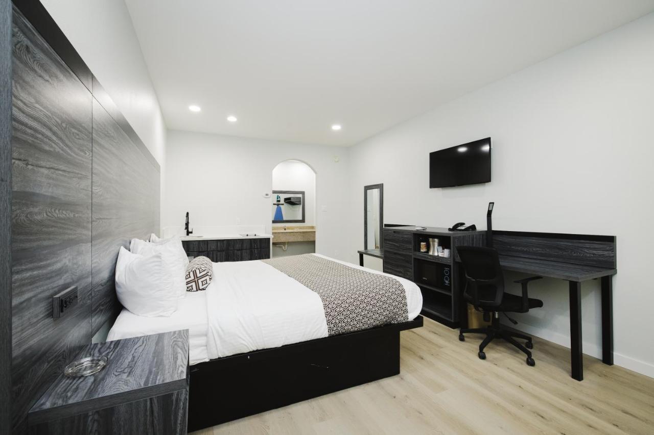 Sapphire Inn & Suites Deer Park Εξωτερικό φωτογραφία