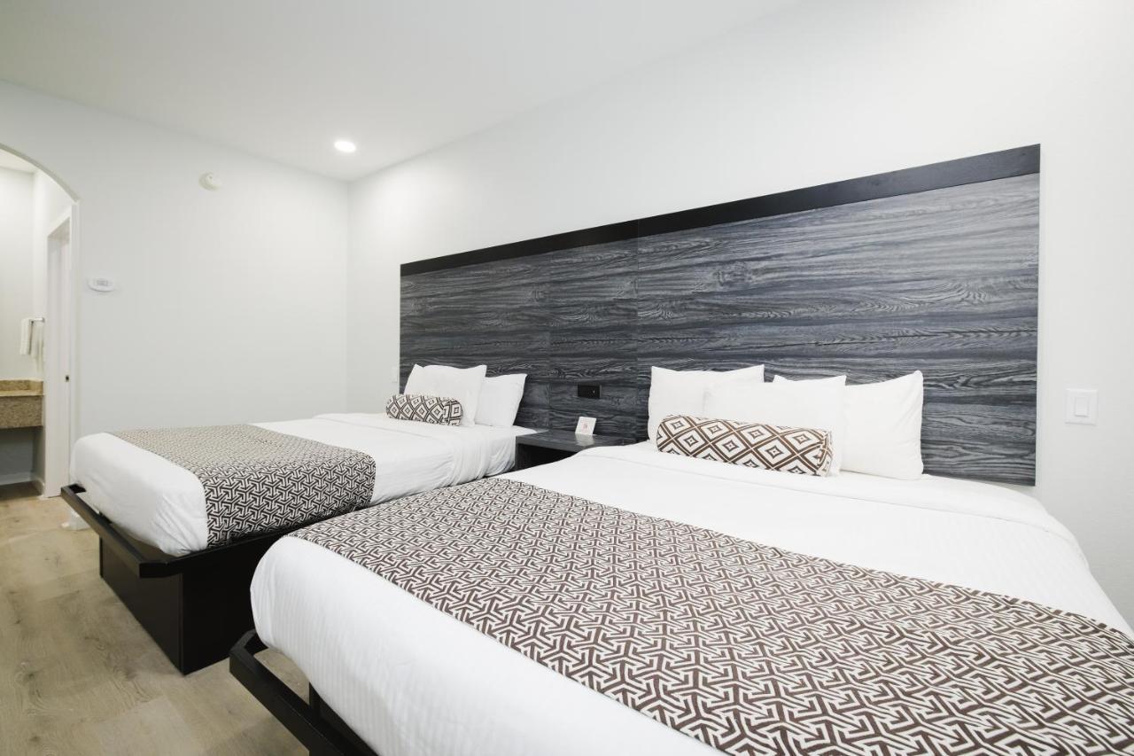 Sapphire Inn & Suites Deer Park Εξωτερικό φωτογραφία
