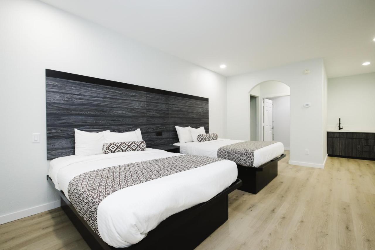 Sapphire Inn & Suites Deer Park Εξωτερικό φωτογραφία